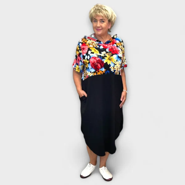 KL.173 -Lillemustriga kapuutsi ja taskutega dresskleit "Klaarika"-3 mustrit! - Image 2