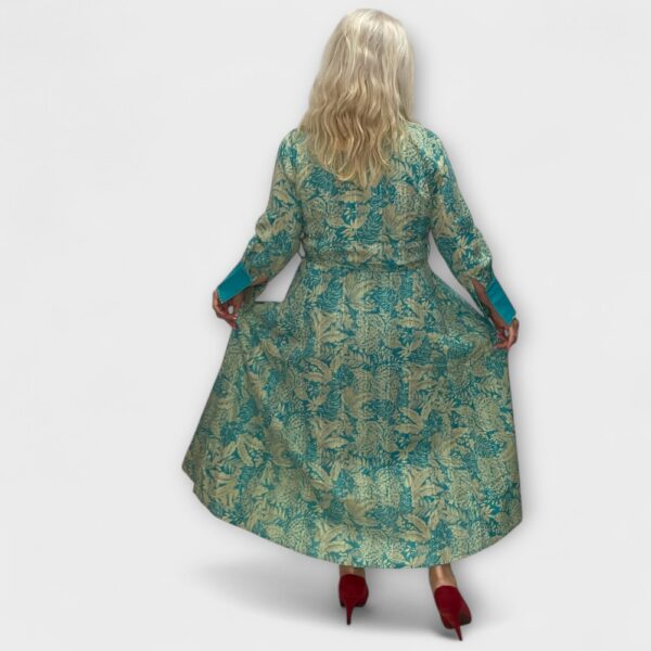 KL.881 - Naiselik boho stiilis türkiistooni vööga maksikleit "Botanica" - Image 3