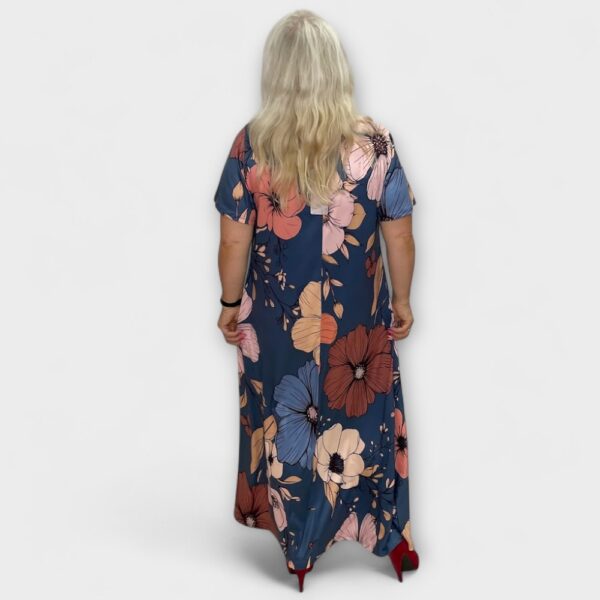 KL.564 - Suure efektse lillemustriga maksikleit "Rose" - Image 8
