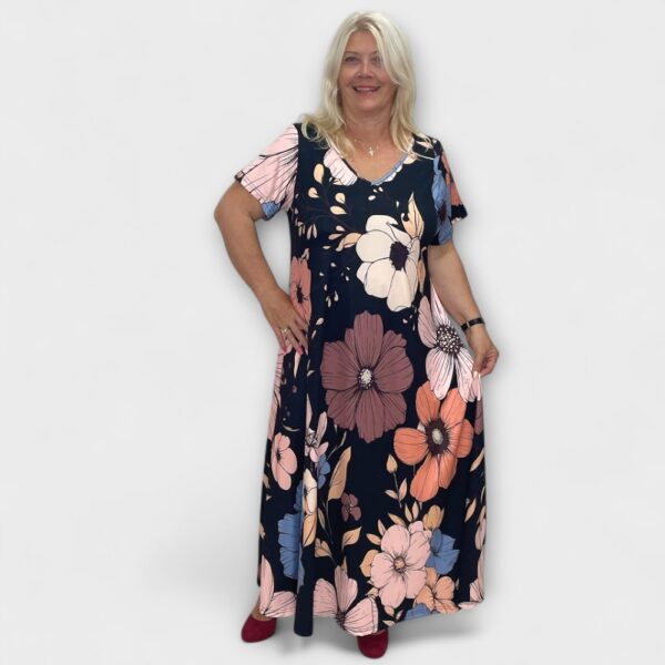 KL.564 - Suure efektse lillemustriga maksikleit "Rose"