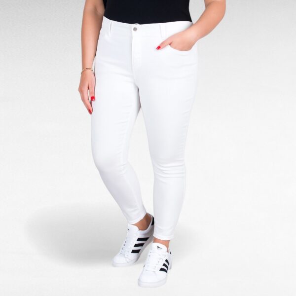 PY.083 - Valged stretchikad naiste teksased "B.S. Jeans"