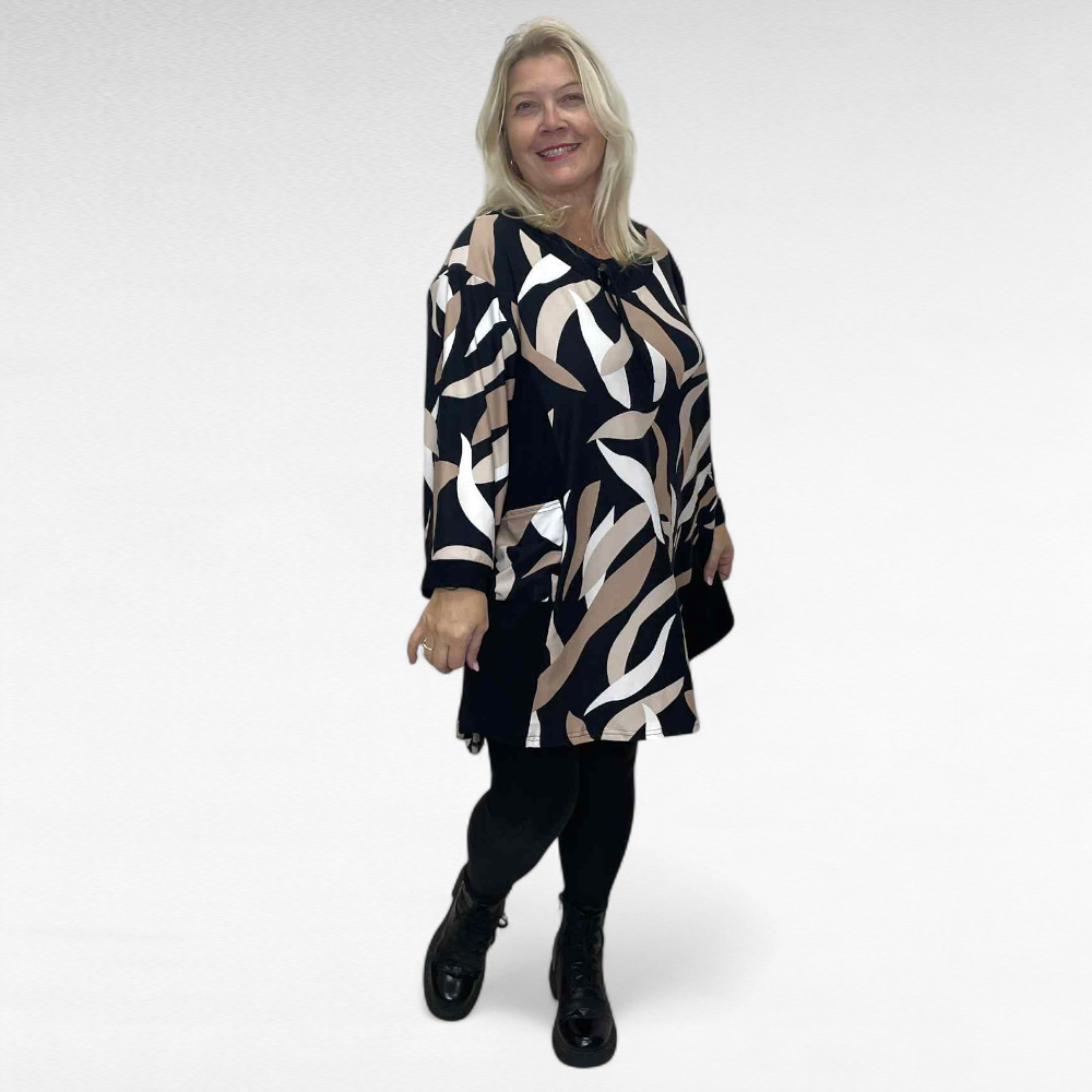 TU.523 - Mugav taskutega salendava lõikega beeži- ja mustakirju efektse mustriga tuunika - Image 4