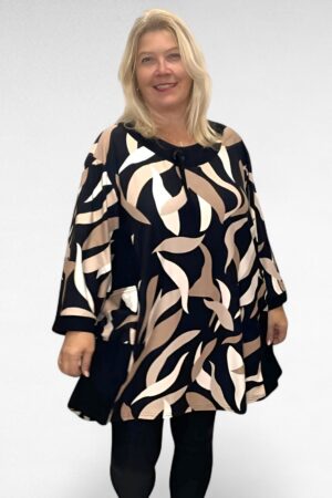 TU.523 - Mugav taskutega salendava lõikega beeži- ja mustakirju efektse mustriga tuunika