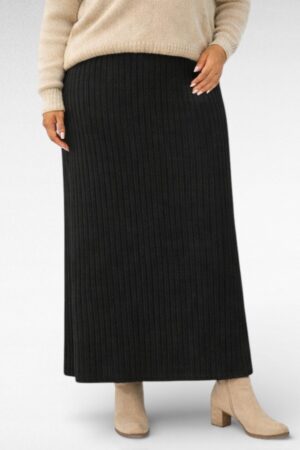 SE.045 - Must pikk triibulise kangamustriga seelik