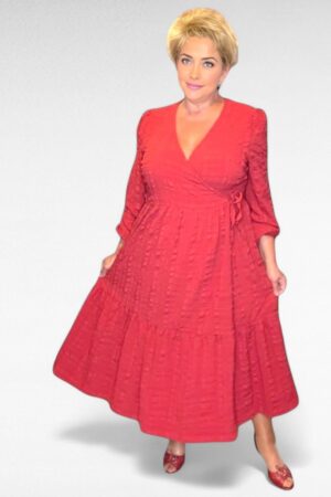 KL.387 - Punane hõlmiklõikega satsiline kleit "Simply Be"