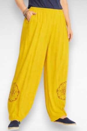 PY.140 - Kollased kortsuriidest tikanditega suvepüksid firmalt "BPC"