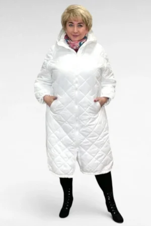 JO.063 - Valge tepitud materjalist kapuutsiga k/s mantel