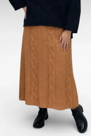 SE.201 - Soe sügistalvine rombimustriga seelik "Gertu"