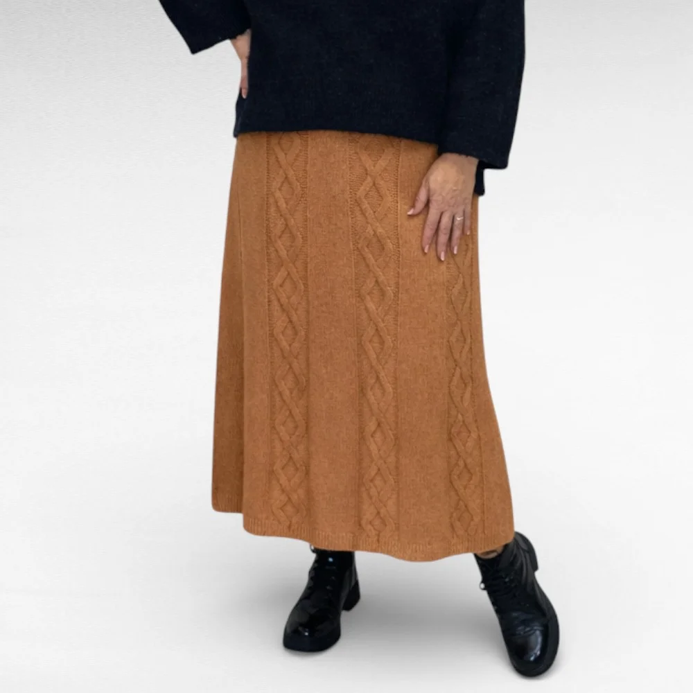 SE.201 - Soe sügistalvine rombimustriga seelik "Gertu"