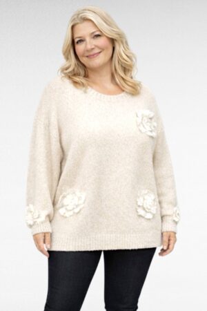 KU.030 - Pehme ivoryvalge pitsilise lillemustriga sviiter