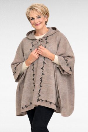 KA.401 - Luksuslik tikanditega kapuutsiga beež pontšo