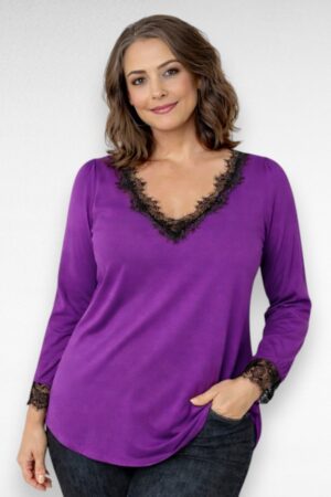 PL.484 - Lilla pidulik musta pitskaelusega pluus "Blancheporte"