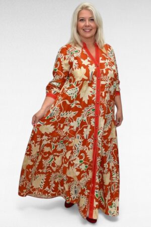 KL.158 - Satsiline oranži- ja beežikirju taskutega suvekleit "Irmeli"